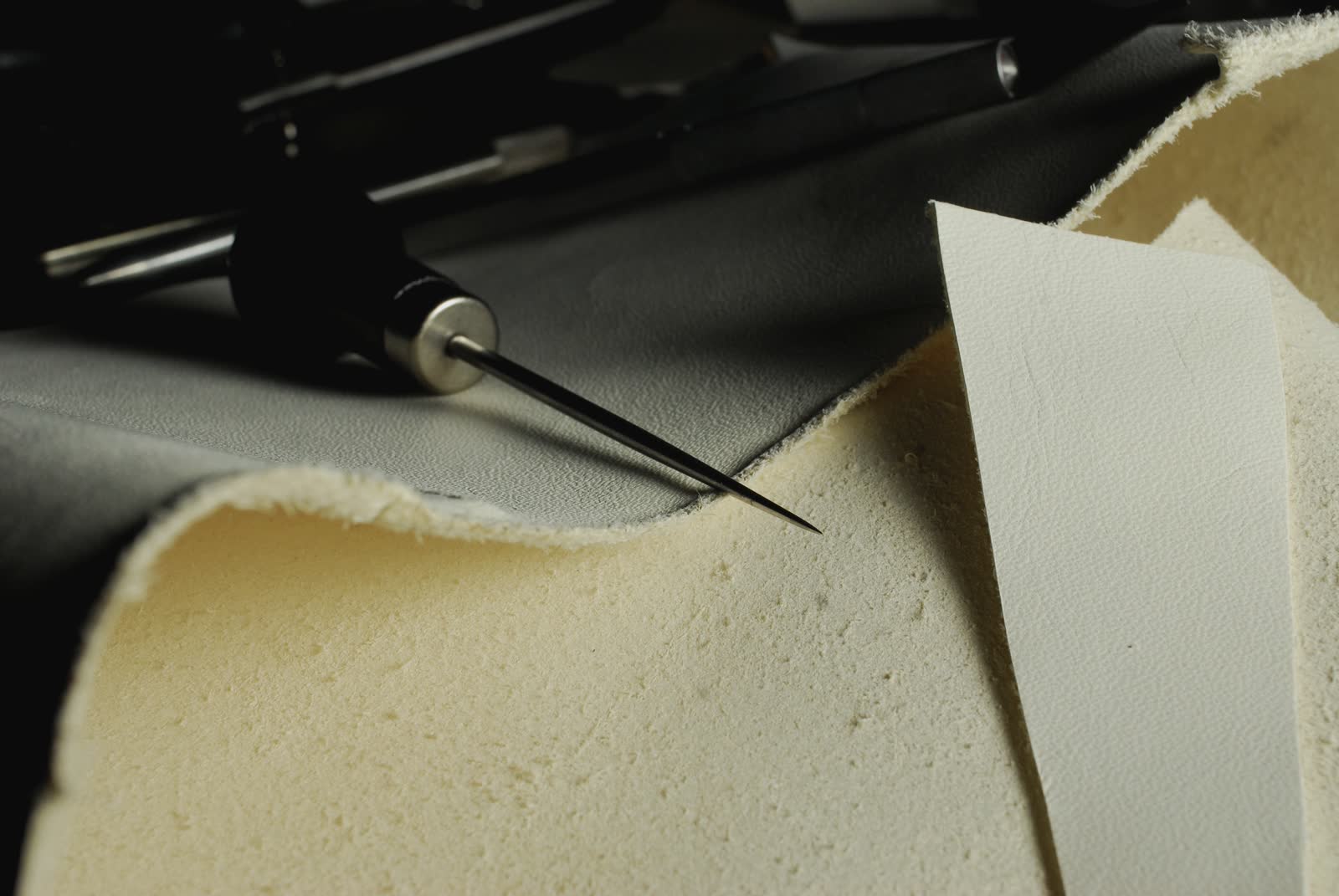 Material- und Formentwicklung an einem physischen Modell