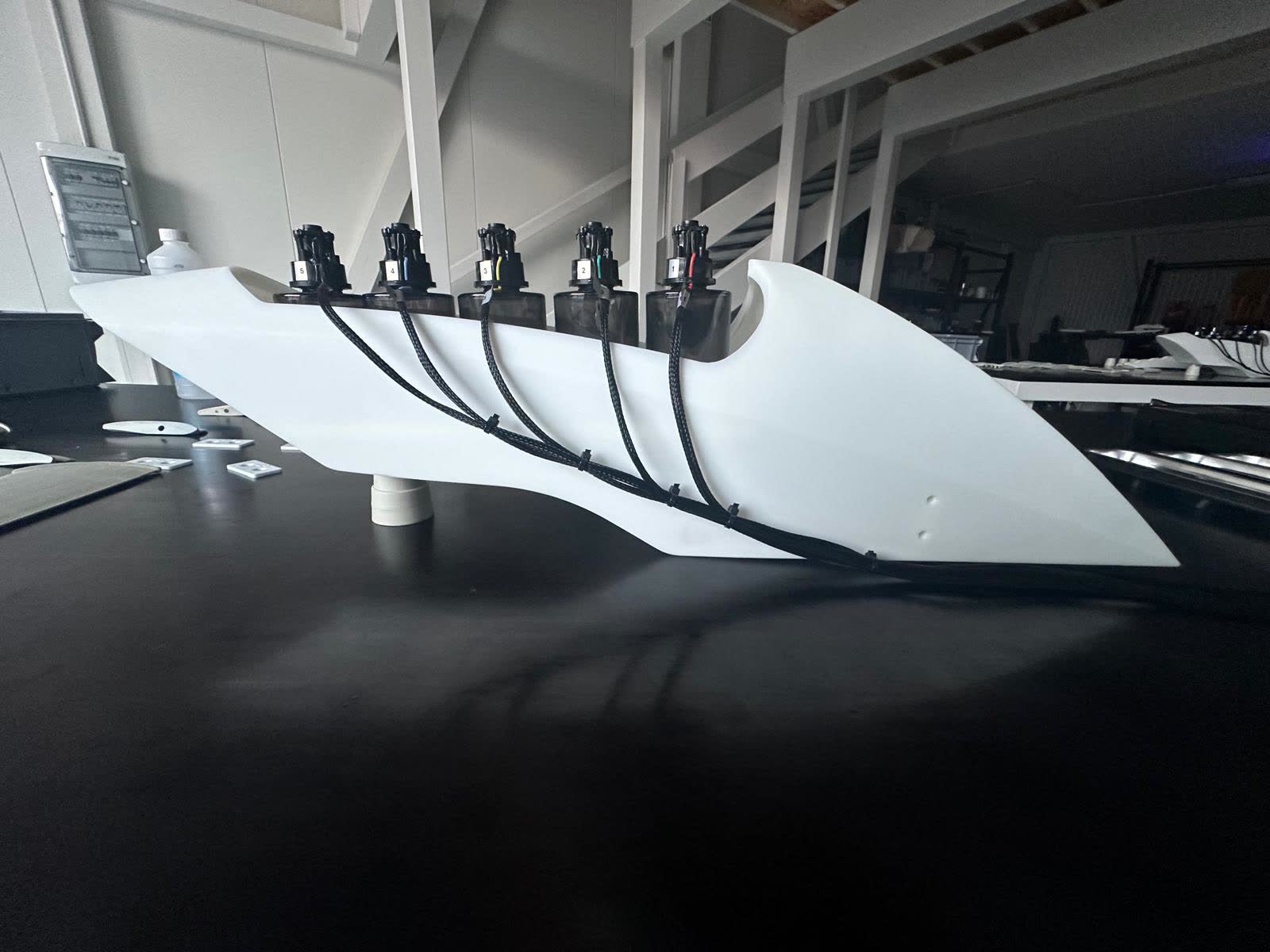 Aerodynamik-Bauteil mit Sensoren