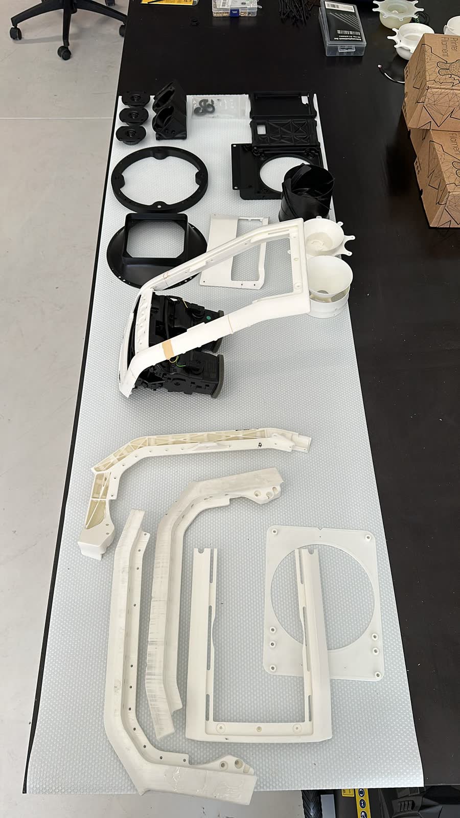 Alle Bauteile ausgelegt — Speaker Explosionsansicht