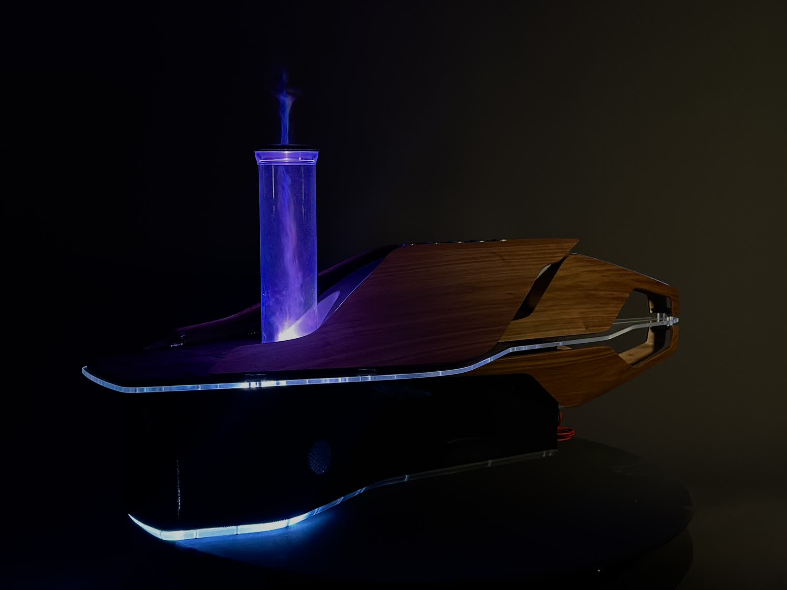 FIVSEN V-Sculpture — blaues LED, Rauch, Spiegelung