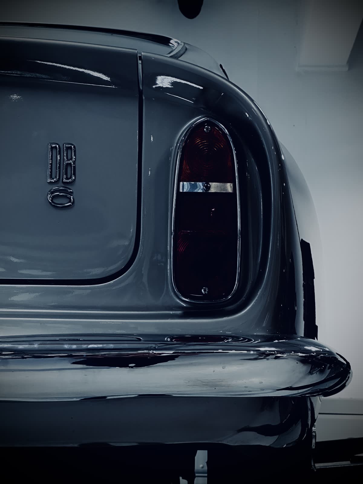 V-MOBILITY Aston Martin DB6